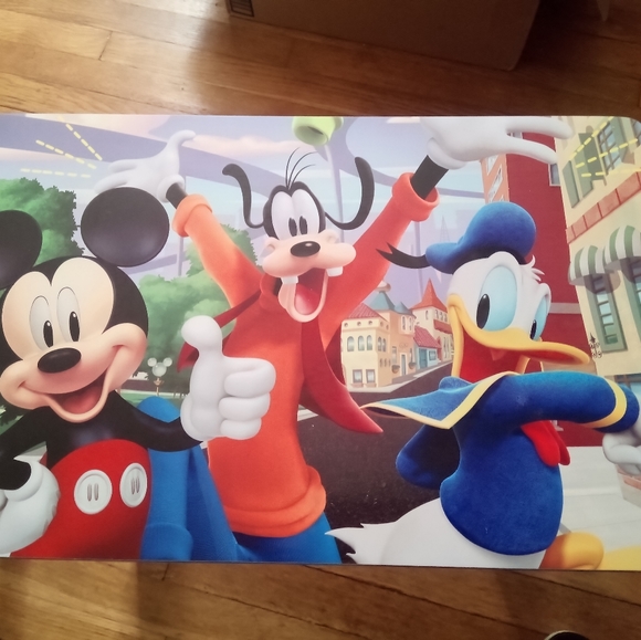 Mickey Mouse table and chairs - Picture 4 of 7